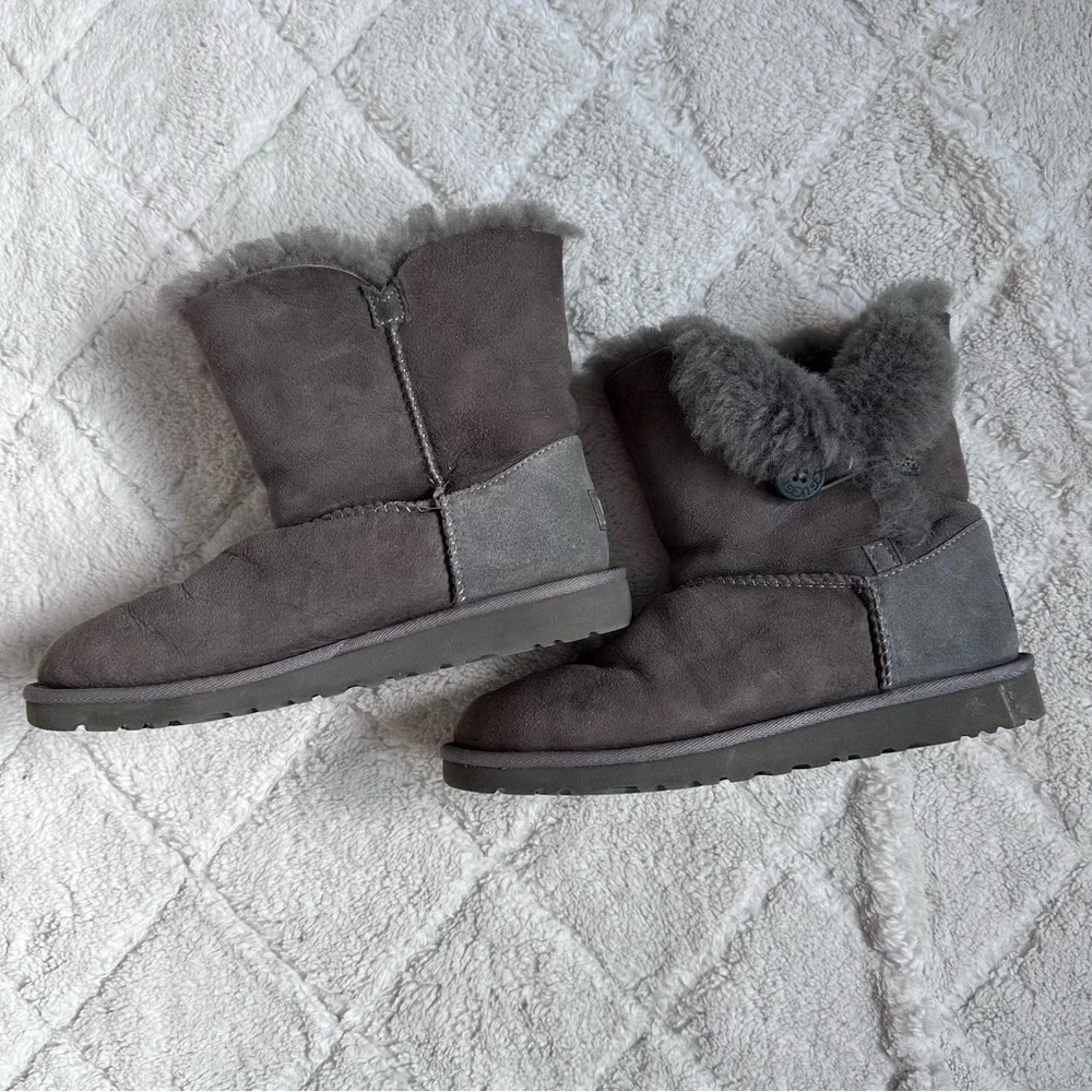 Ugg | Gray Bailey Button Boots Big Kids Style 5991Y | Size 5
